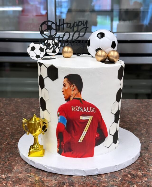 Cristiano Ronaldo Birthday Cake Ideas Images (Pictures) | Soccer birthday  cakes, Sonic birthday cake, Cake designs birthday